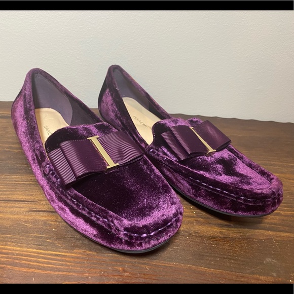 Isaac Mizrahi Crushed Velvet Bow Loafers - Picture 2 of 8